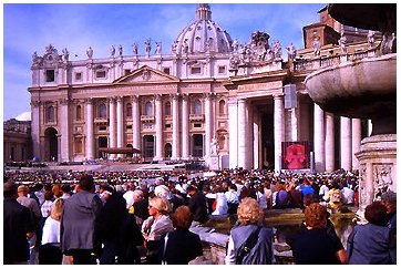 St. Peter’s Square
and Basilica
(38338 bytes)